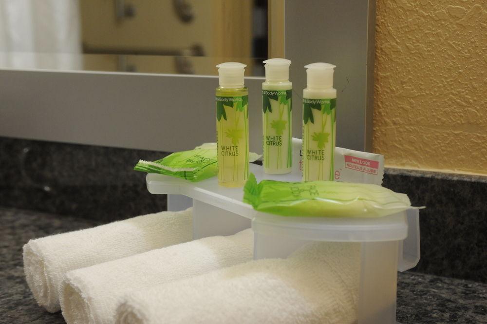 Holiday Inn Express Somerset By Ihg Экстерьер фото