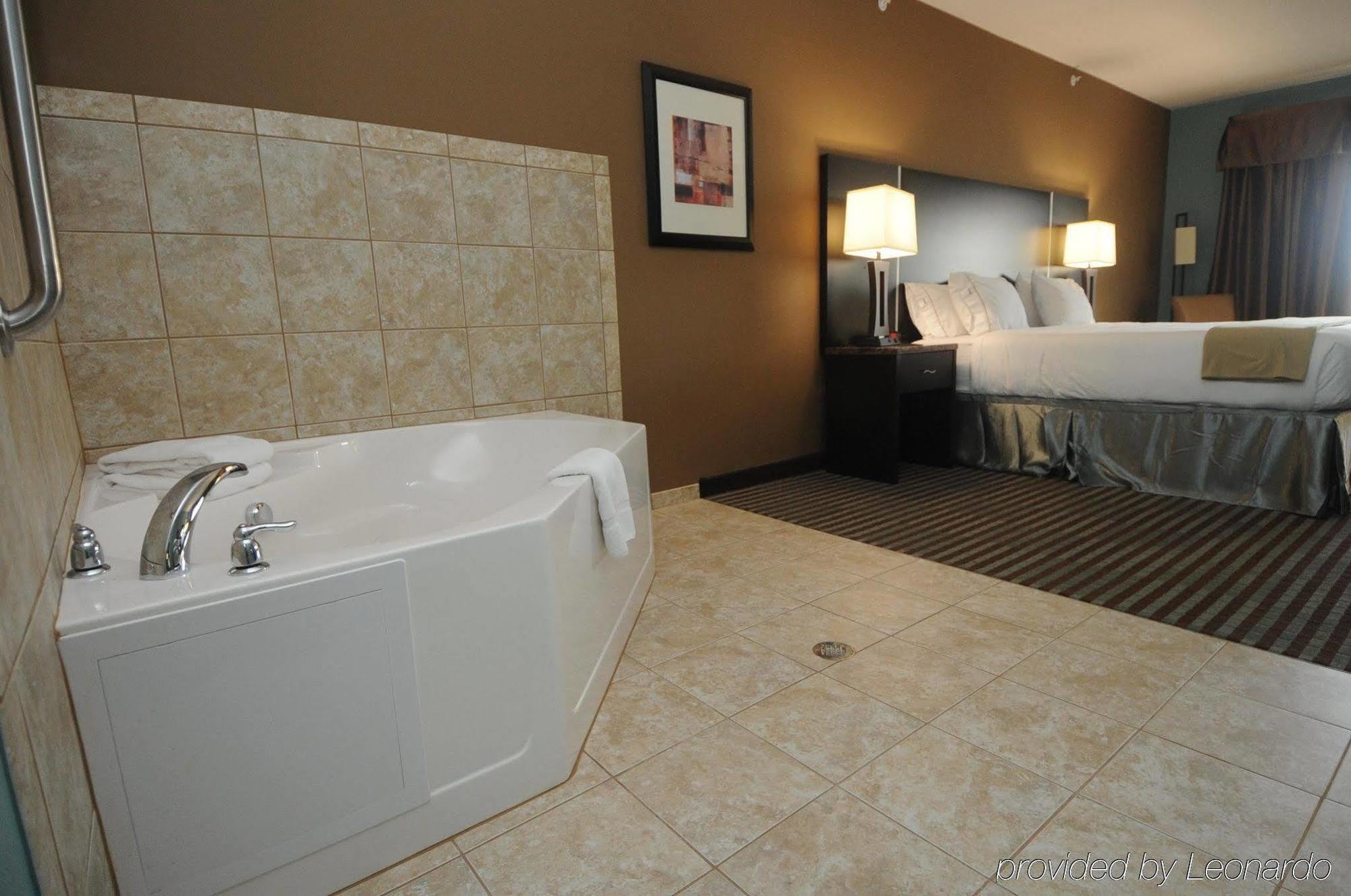 Holiday Inn Express Somerset By Ihg Экстерьер фото